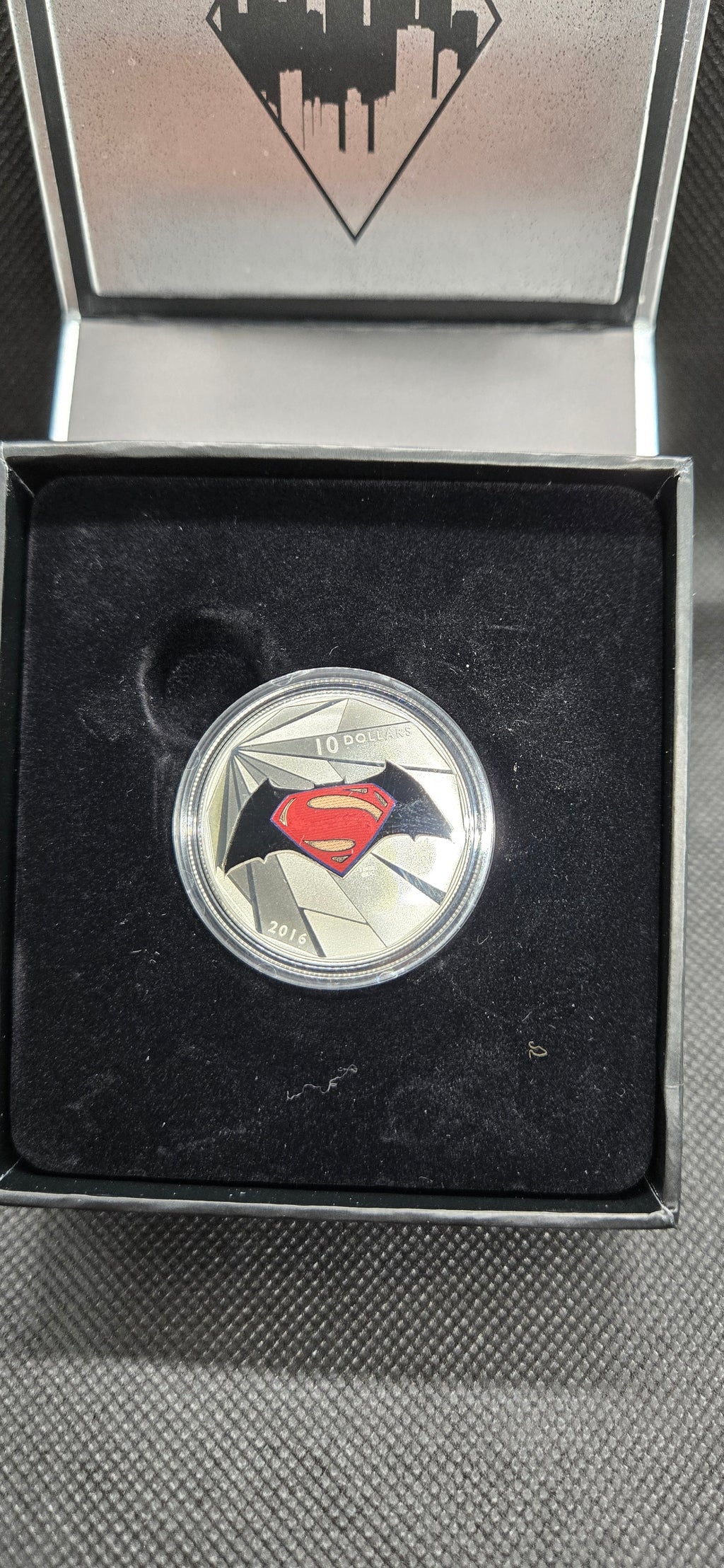 2016 Canada $10 Batman v Superman: Dawn of Justice™ – Logo – Pure Silver Coin