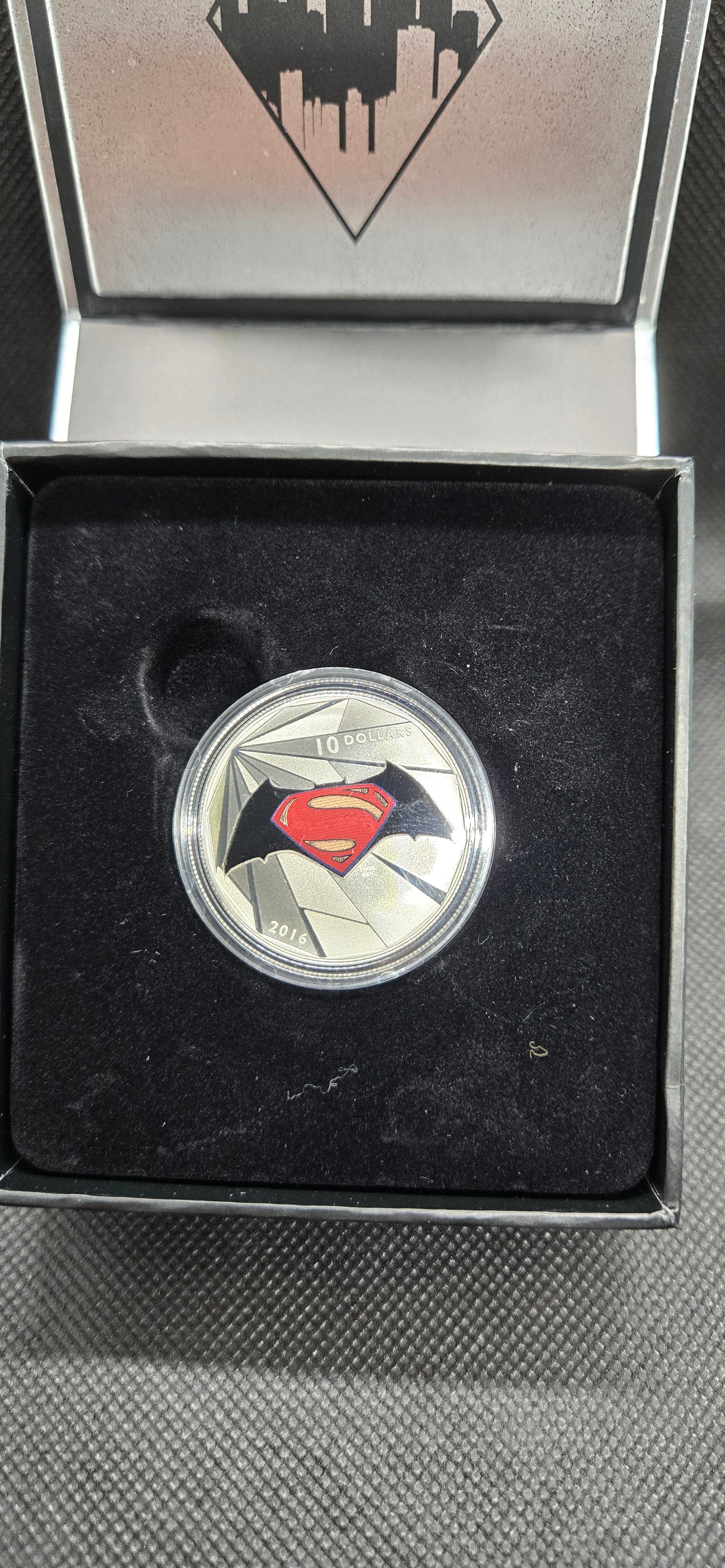2016 Canada $10 Batman v Superman: Dawn of Justice™ – Logo – Pure Silver Coin